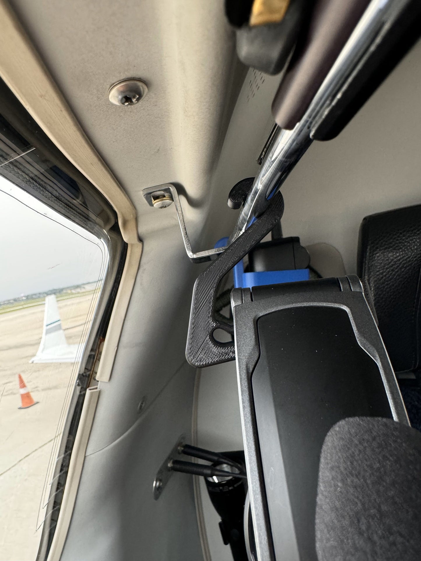 Bose A20 Lear 40 / 45 / 70 / 75 Headset Control Hanger and Hook Set Horizontal Orientation Bombardier Learjet - LIFETIME GUARANTEE