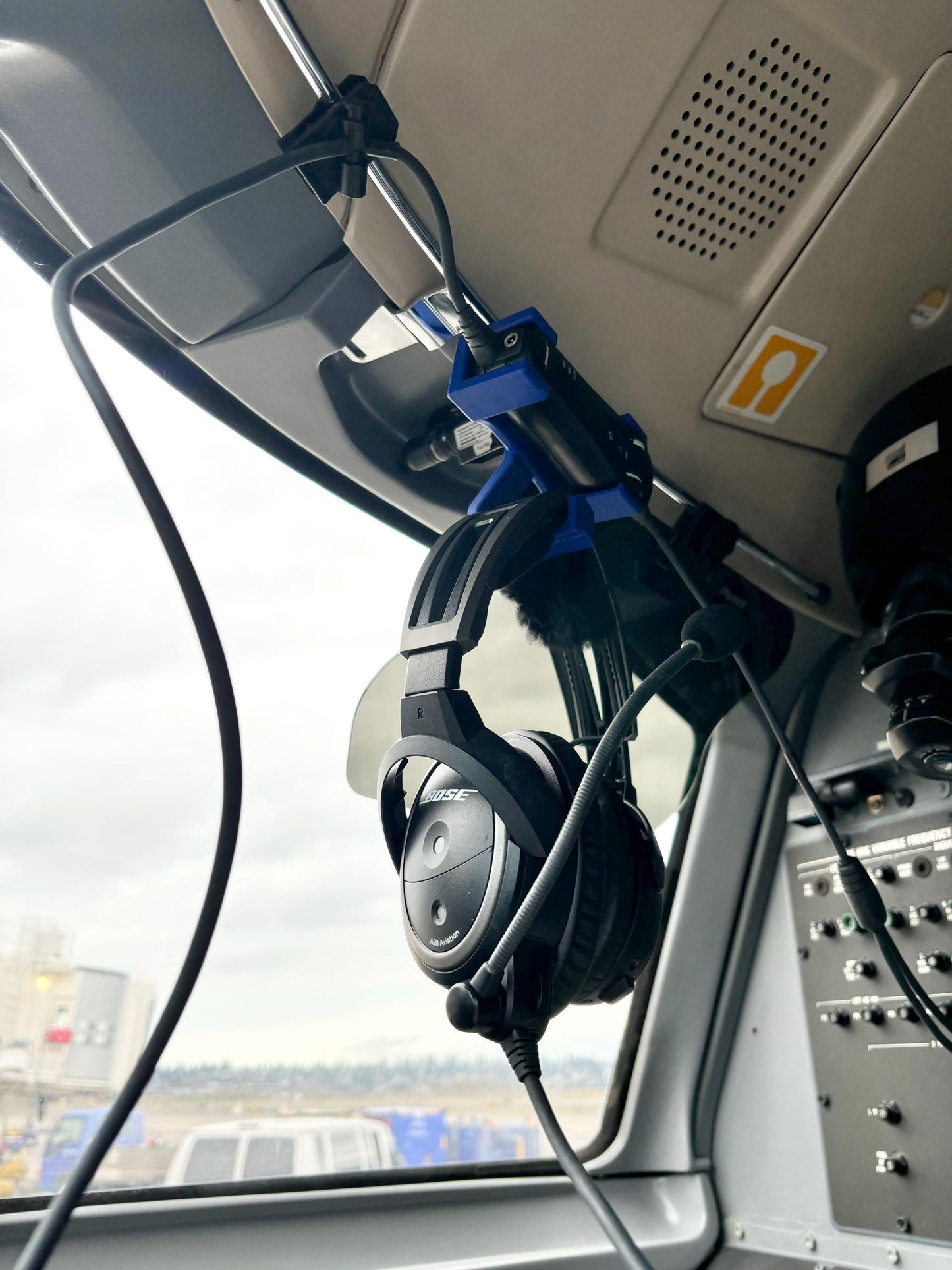 Lightspeed Zulu Boeing 737 Headset and Control Hanger - LIFETIME GUARANTEE