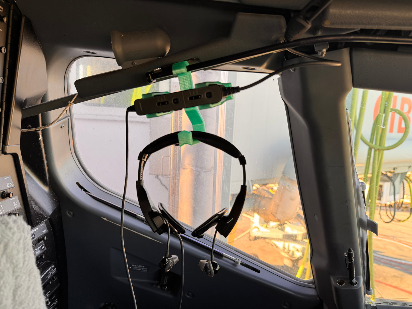 Bose ProFlight Boeing 737 Headset and Control Hanger - LIFETIME GUARANTEE